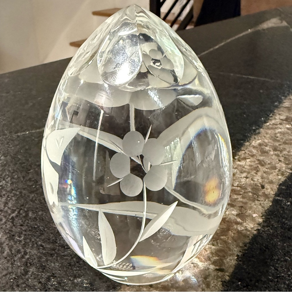 Shannon Ireland Etched Glass Crystal Egg Paperweight - Picture 2 of 9